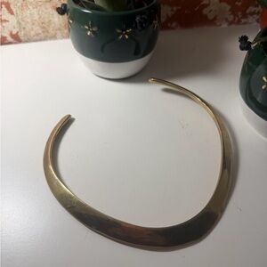 Elegant Gold Collar Necklace
